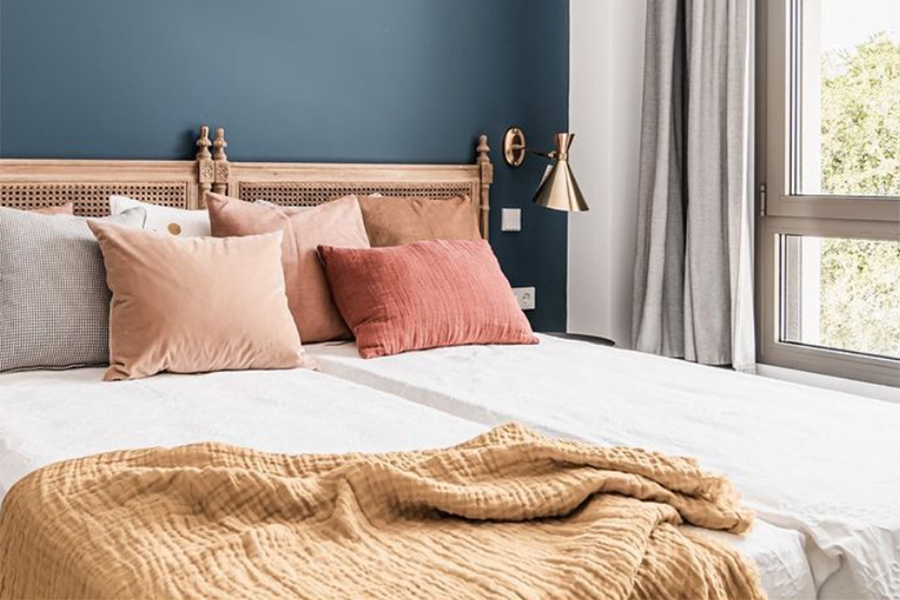 Elementos deco básicos en habitación